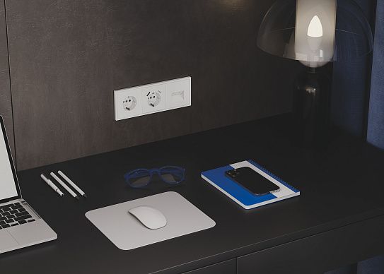 Рамка пластиковая VOLTUM S70 на 3 поста, (белый матовый)